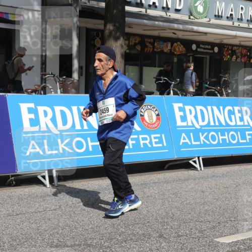 15.09.2024 - PSD Bank Halbmarathon Michael Strokosch http://msf.ph/oto/7057916 15.09.2024 12:56:33 Ziel 2459, 2460, 3487 meine-sportfotos.de