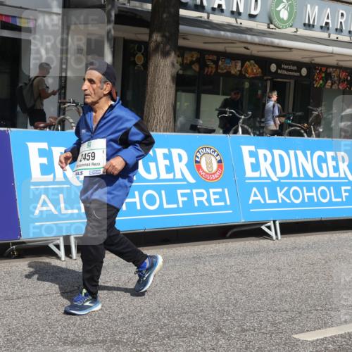15.09.2024 - PSD Bank Halbmarathon Michael Strokosch http://msf.ph/oto/7057920 15.09.2024 12:56:33 Ziel 2459, 2460, 3487 meine-sportfotos.de