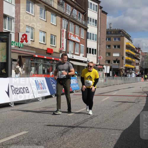 15.09.2024 - PSD Bank Halbmarathon Michael Strokosch http://msf.ph/oto/7057924 15.09.2024 12:56:36 Ziel 2459, 2460, 3487 meine-sportfotos.de