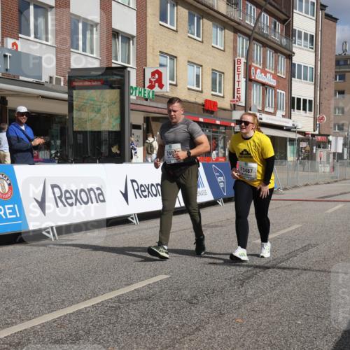 15.09.2024 - PSD Bank Halbmarathon Michael Strokosch http://msf.ph/oto/7057936 15.09.2024 12:56:37 Ziel 2459, 2460, 3487 meine-sportfotos.de
