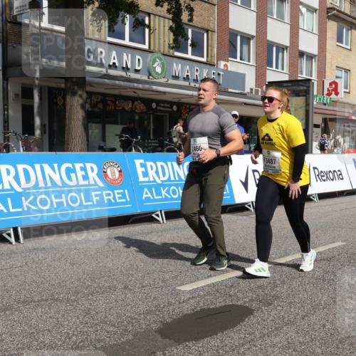 15.09.2024 - PSD Bank Halbmarathon Michael Strokosch http://msf.ph/oto/7057961 15.09.2024 12:56:38 Ziel 2459, 2460, 3487 meine-sportfotos.de