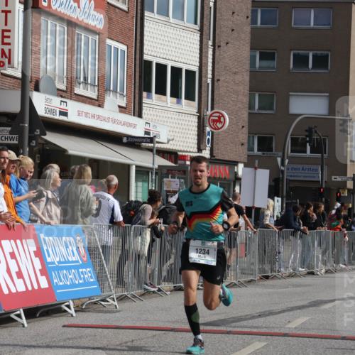 15.09.2024 - PSD Bank Halbmarathon Michael Strokosch http://msf.ph/oto/7058306 15.09.2024 11:37:39 Ziel 756, 1056, 1199, 1234, 1238, 1306, 2625, 2674 meine-sportfotos.de