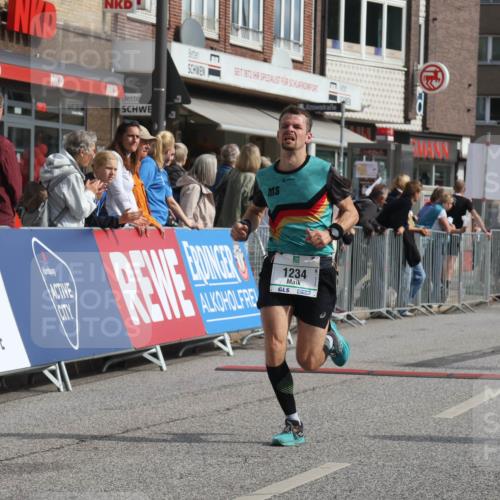 15.09.2024 - PSD Bank Halbmarathon Michael Strokosch http://msf.ph/oto/7058318 15.09.2024 11:37:40 Ziel 756, 1056, 1199, 1234, 1238, 1306, 2625, 2674 meine-sportfotos.de