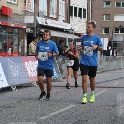 15.09.2024 - PSD Bank Halbmarathon Michael Strokosch http://msf.ph/oto/7058355 15.09.2024 13:00:11 Ziel 2433, 2435, 2830 meine-sportfotos.de