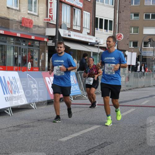 15.09.2024 - PSD Bank Halbmarathon Michael Strokosch http://msf.ph/oto/7058360 15.09.2024 13:00:12 Ziel 2433, 2435, 2830 meine-sportfotos.de