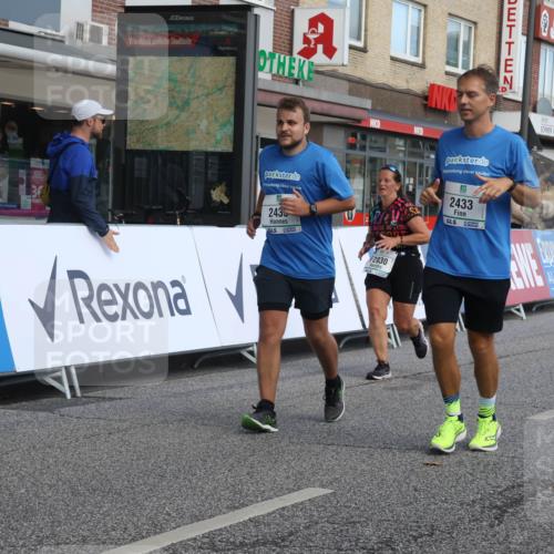 15.09.2024 - PSD Bank Halbmarathon Michael Strokosch http://msf.ph/oto/7058392 15.09.2024 13:00:14 Ziel 2433, 2435, 2830 meine-sportfotos.de