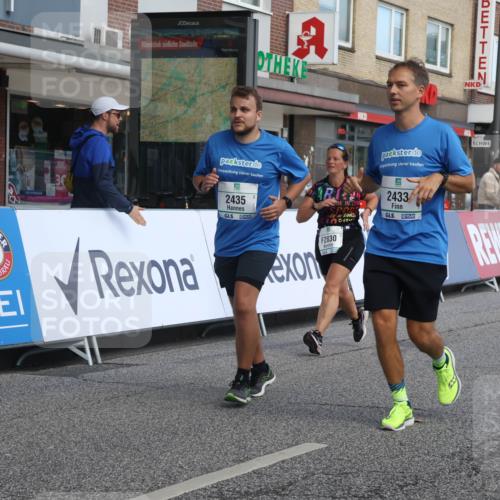 15.09.2024 - PSD Bank Halbmarathon Michael Strokosch http://msf.ph/oto/7058396 15.09.2024 13:00:14 Ziel 2433, 2435, 2830 meine-sportfotos.de