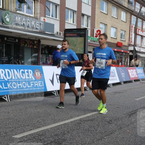 15.09.2024 - PSD Bank Halbmarathon Michael Strokosch http://msf.ph/oto/7058400 15.09.2024 13:00:14 Ziel 2433, 2435, 2830 meine-sportfotos.de