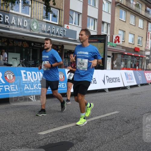 15.09.2024 - PSD Bank Halbmarathon Michael Strokosch http://msf.ph/oto/7058412 15.09.2024 13:00:15 Ziel 2433, 2435, 2830 meine-sportfotos.de