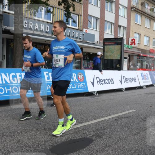 15.09.2024 - PSD Bank Halbmarathon Michael Strokosch http://msf.ph/oto/7058423 15.09.2024 13:00:16 Ziel 2433, 2435, 2830 meine-sportfotos.de