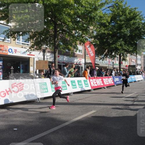 15.09.2024 - PSD Bank Halbmarathon Miley Keyser http://msf.ph/oto/7058595 15.09.2024 10:28:30 Ziel 26, 45, 89, 92, 149, 162, 183, 184, 192, 243, 273, 285, 305 meine-sportfotos.de