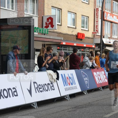 15.09.2024 - PSD Bank Halbmarathon Michael Strokosch http://msf.ph/oto/7059017 15.09.2024 11:38:42 Ziel 828, 935, 1142, 1174, 1189, 1348, 1371, 1384, 2485, 2660, 2724 meine-sportfotos.de
