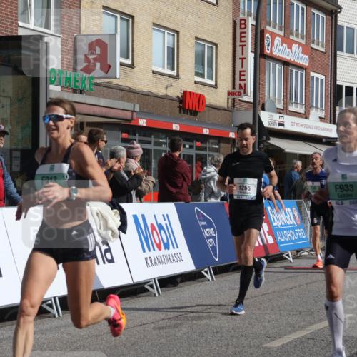 15.09.2024 - PSD Bank Halbmarathon Michael Strokosch http://msf.ph/oto/7059299 15.09.2024 11:39:22 Ziel 739, 747, 778, 913, 933, 1266, 1382, 1424, 2628, 2650 meine-sportfotos.de