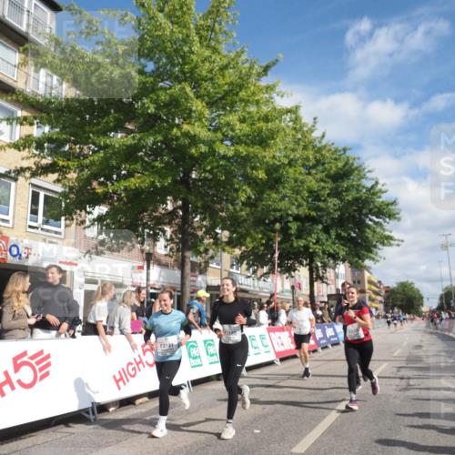 15.09.2024 - PSD Bank Halbmarathon Miley Keyser http://msf.ph/oto/7059303 15.09.2024 12:07:14 Ziel 1328, 1331, 1877, 1933, 2919, 2938, 3180, 3181 meine-sportfotos.de