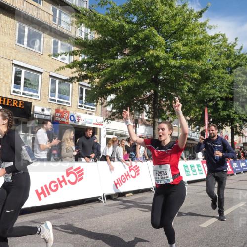 15.09.2024 - PSD Bank Halbmarathon Miley Keyser http://msf.ph/oto/7059333 15.09.2024 12:07:16 Ziel 1328, 1331, 1877, 1933, 2313, 2919, 2938, 3180, 3181 meine-sportfotos.de