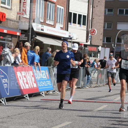 15.09.2024 - PSD Bank Halbmarathon Michael Strokosch http://msf.ph/oto/7059368 15.09.2024 11:39:34 Ziel 739, 913, 954, 1060, 1240, 1266, 1382, 1395, 1397, 1424, 1481, 2163, 2568, 2628, 2650 meine-sportfotos.de