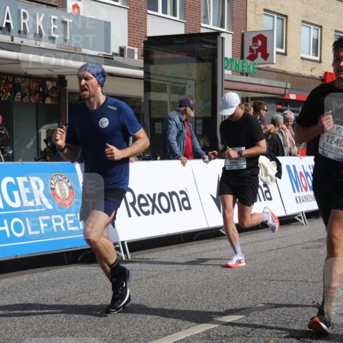 15.09.2024 - PSD Bank Halbmarathon Michael Strokosch http://msf.ph/oto/7059383 15.09.2024 11:39:36 Ziel 739, 954, 1060, 1240, 1382, 1395, 1397, 1424, 1481, 2163, 2568, 2628, 2650 meine-sportfotos.de