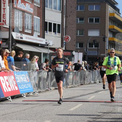 15.09.2024 - PSD Bank Halbmarathon Michael Strokosch http://msf.ph/oto/7059430 15.09.2024 11:39:51 Ziel 940, 961, 1062, 1145, 1255, 1290, 1360, 1397, 1481, 1591, 2551, 2568 meine-sportfotos.de