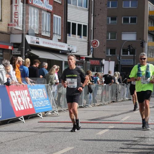 15.09.2024 - PSD Bank Halbmarathon Michael Strokosch http://msf.ph/oto/7059436 15.09.2024 11:39:51 Ziel 940, 961, 1062, 1145, 1255, 1290, 1360, 1397, 1481, 1591, 2551, 2568 meine-sportfotos.de