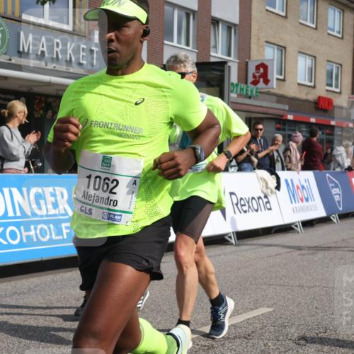 15.09.2024 - PSD Bank Halbmarathon Michael Strokosch http://msf.ph/oto/7059458 15.09.2024 11:39:55 Ziel 940, 961, 1062, 1145, 1156, 1255, 1290, 1360, 1591, 2551 meine-sportfotos.de