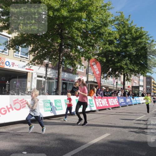 15.09.2024 - PSD Bank Halbmarathon Miley Keyser http://msf.ph/oto/7059610 15.09.2024 10:30:01 Ziel 3, 63, 97, 127, 129, 156, 168, 171, 185, 218, 225, 246, 252, 264, 281, 286, 289, 306 meine-sportfotos.de