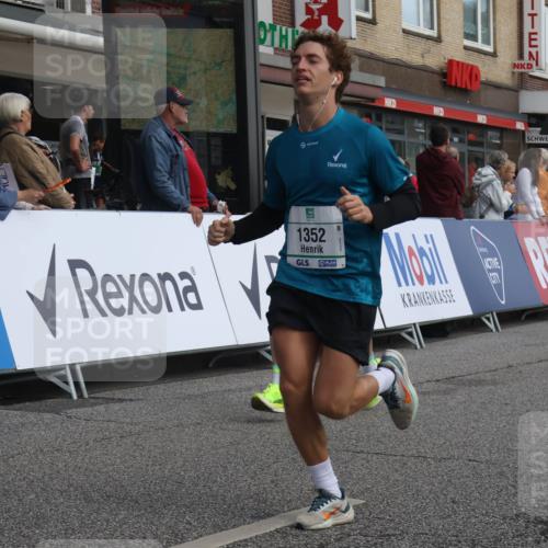 15.09.2024 - PSD Bank Halbmarathon Michael Strokosch http://msf.ph/oto/7059625 15.09.2024 11:40:25 Ziel 721, 1113, 1161, 1340, 1352, 1403, 1425, 1430, 1471, 1600, 2486, 2611, 2627, 2640, 3549 meine-sportfotos.de