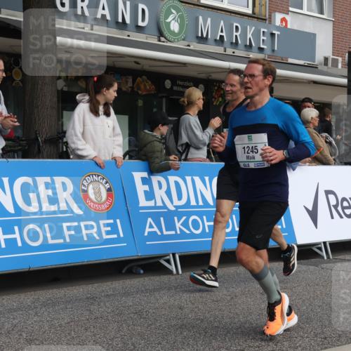 15.09.2024 - PSD Bank Halbmarathon Michael Strokosch http://msf.ph/oto/7059759 15.09.2024 11:40:48 Ziel 697, 765, 1040, 1108, 1245, 1293, 1330, 1388, 2490, 2633 meine-sportfotos.de