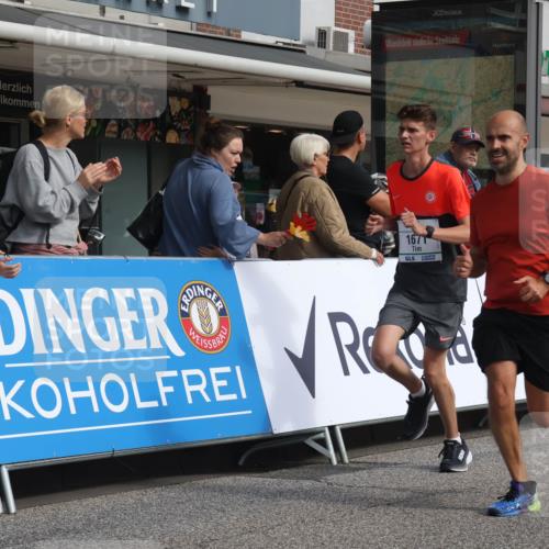 15.09.2024 - PSD Bank Halbmarathon Michael Strokosch http://msf.ph/oto/7060077 15.09.2024 11:41:59 Ziel 726, 735, 763, 953, 1215, 1309, 1542, 1592, 1671, 2661 meine-sportfotos.de