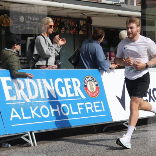 15.09.2024 - PSD Bank Halbmarathon Michael Strokosch http://msf.ph/oto/7060122 15.09.2024 11:42:08 Ziel 735, 920, 1215, 1259, 1470, 1566, 1592, 1671, 1875, 2643, 2661 meine-sportfotos.de