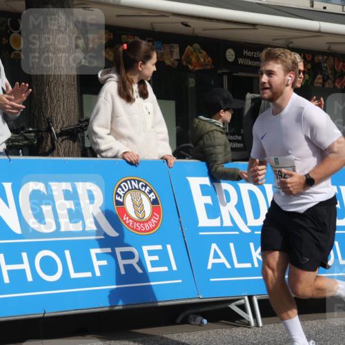 15.09.2024 - PSD Bank Halbmarathon Michael Strokosch http://msf.ph/oto/7060124 15.09.2024 11:42:08 Ziel 735, 920, 1215, 1259, 1470, 1566, 1592, 1671, 1875, 2643, 2661 meine-sportfotos.de