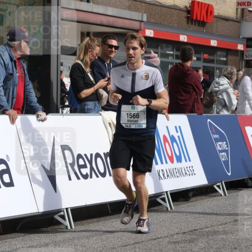 15.09.2024 - PSD Bank Halbmarathon Michael Strokosch http://msf.ph/oto/7060140 15.09.2024 11:42:11 Ziel 735, 920, 1151, 1259, 1470, 1566, 1592, 1875, 2643, 2661 meine-sportfotos.de