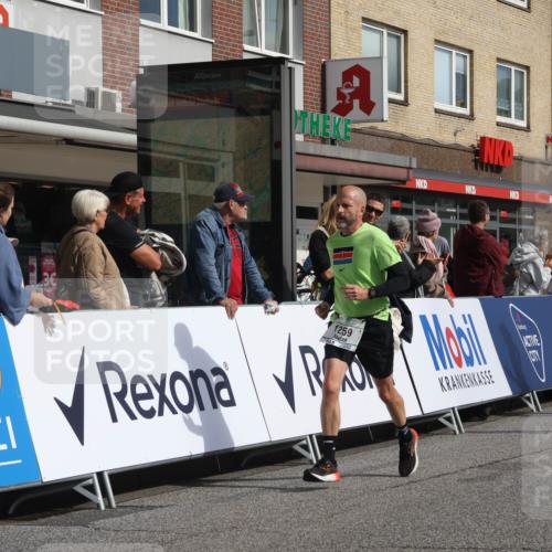 15.09.2024 - PSD Bank Halbmarathon Michael Strokosch http://msf.ph/oto/7060165 15.09.2024 11:42:15 Ziel 735, 772, 920, 968, 1151, 1259, 1470, 1533, 1559, 1566, 1592, 1774, 1875, 2643, 2661 meine-sportfotos.de