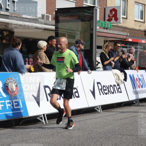 15.09.2024 - PSD Bank Halbmarathon Michael Strokosch http://msf.ph/oto/7060169 15.09.2024 11:42:15 Ziel 735, 772, 920, 968, 1151, 1259, 1470, 1533, 1559, 1566, 1592, 1774, 1875, 2643, 2661 meine-sportfotos.de