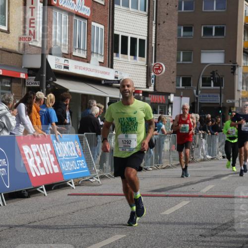 15.09.2024 - PSD Bank Halbmarathon Michael Strokosch http://msf.ph/oto/7060301 15.09.2024 11:42:40 Ziel 715, 760, 956, 1116, 1213, 1292, 1298, 1468, 1479, 1496, 1548, 1589, 1719, 2489, 2610, 2659 meine-sportfotos.de