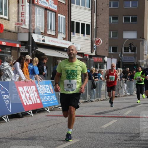 15.09.2024 - PSD Bank Halbmarathon Michael Strokosch http://msf.ph/oto/7060302 15.09.2024 11:42:40 Ziel 715, 760, 956, 1116, 1213, 1292, 1298, 1468, 1479, 1496, 1548, 1589, 1719, 2489, 2610, 2659 meine-sportfotos.de