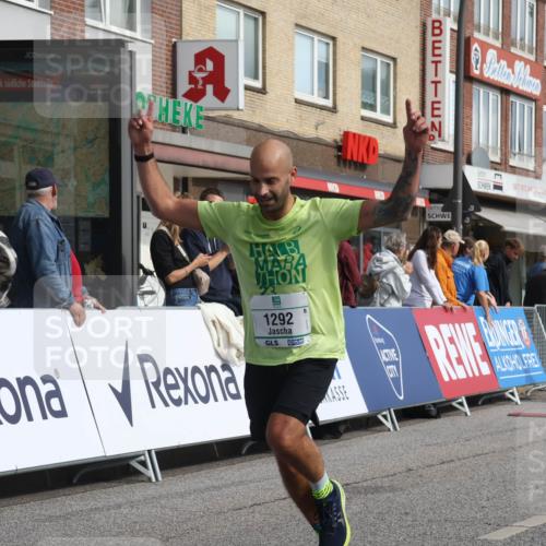 15.09.2024 - PSD Bank Halbmarathon Michael Strokosch http://msf.ph/oto/7060311 15.09.2024 11:42:41 Ziel 715, 760, 956, 1116, 1213, 1292, 1298, 1468, 1479, 1496, 1548, 1589, 1719, 2489, 2610, 2659 meine-sportfotos.de