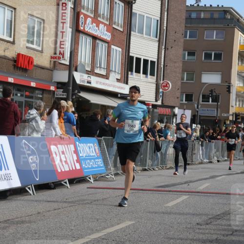 15.09.2024 - PSD Bank Halbmarathon Michael Strokosch http://msf.ph/oto/7060369 15.09.2024 11:42:56 Ziel 752, 760, 942, 1226, 1298, 1343, 1496, 1548, 1563, 1652, 2489, 2651 meine-sportfotos.de
