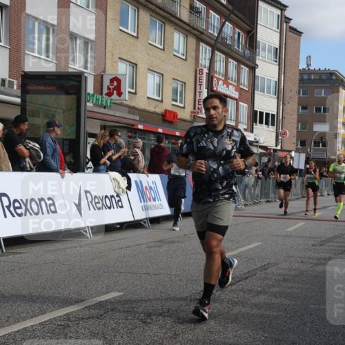 15.09.2024 - PSD Bank Halbmarathon Michael Strokosch http://msf.ph/oto/7060391 15.09.2024 11:42:59 Ziel 752, 942, 1226, 1298, 1343, 1548, 1563, 1652, 2651, 2694 meine-sportfotos.de