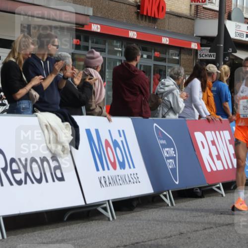 15.09.2024 - PSD Bank Halbmarathon Michael Strokosch http://msf.ph/oto/7060493 15.09.2024 11:43:17 Ziel 1224, 1273, 1279, 1299, 1332, 1377, 1443, 1653, 1901, 2488, 2565, 2637, 2641, 2694 meine-sportfotos.de