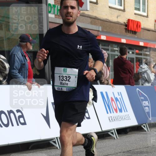 15.09.2024 - PSD Bank Halbmarathon Michael Strokosch http://msf.ph/oto/7060525 15.09.2024 11:43:23 Ziel 750, 1190, 1279, 1299, 1322, 1332, 1377, 1443, 1653, 1901, 2488, 2565, 2637, 2641 meine-sportfotos.de