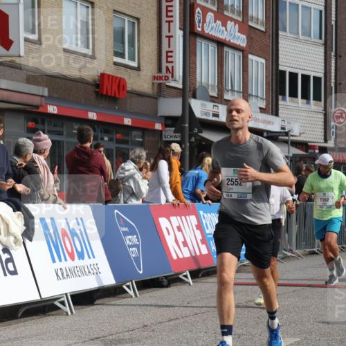 15.09.2024 - PSD Bank Halbmarathon Michael Strokosch http://msf.ph/oto/7060601 15.09.2024 11:43:40 Ziel 750, 1162, 1190, 1272, 1277, 1322, 1411, 1545, 1650, 1721, 1839, 2552 meine-sportfotos.de