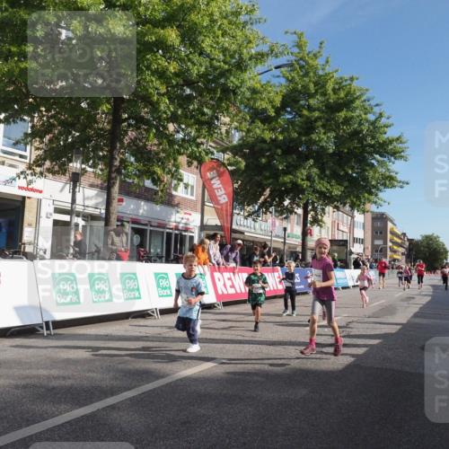 15.09.2024 - PSD Bank Halbmarathon Miley Keyser http://msf.ph/oto/7060632 15.09.2024 10:32:40 Ziel 1, 4, 40, 68, 83, 176, 182, 232, 241, 275, 283, 301, 302 meine-sportfotos.de