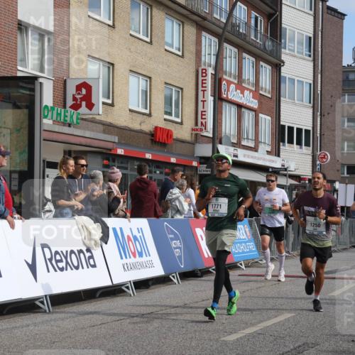 15.09.2024 - PSD Bank Halbmarathon Michael Strokosch http://msf.ph/oto/7060678 15.09.2024 11:43:55 Ziel 717, 720, 950, 1196, 1246, 1250, 1272, 1304, 1398, 1411, 1457, 1721, 1771, 1839, 2482, 2967 meine-sportfotos.de