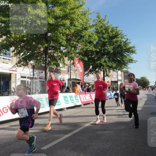 15.09.2024 - PSD Bank Halbmarathon Miley Keyser http://msf.ph/oto/7060787 15.09.2024 10:32:48 Ziel 1, 4, 33, 83, 176, 182, 232, 241, 275, 283, 302 meine-sportfotos.de