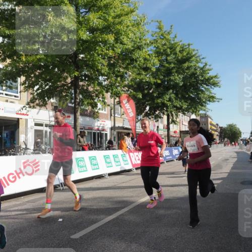 15.09.2024 - PSD Bank Halbmarathon Miley Keyser http://msf.ph/oto/7060794 15.09.2024 10:32:48 Ziel 1, 4, 33, 83, 176, 182, 232, 241, 275, 283, 302 meine-sportfotos.de