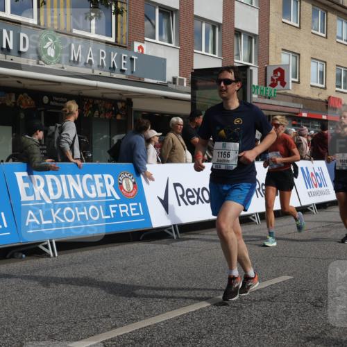 15.09.2024 - PSD Bank Halbmarathon Michael Strokosch http://msf.ph/oto/7060798 15.09.2024 11:44:15 Ziel 962, 1166, 1180, 1227, 1256, 1275, 1282, 1317, 1334, 1389, 1450, 1628, 1909, 2556, 2667 meine-sportfotos.de