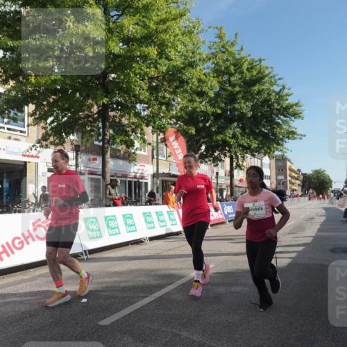 15.09.2024 - PSD Bank Halbmarathon Miley Keyser http://msf.ph/oto/7060799 15.09.2024 10:32:48 Ziel 1, 4, 33, 83, 176, 182, 232, 241, 275, 283, 302 meine-sportfotos.de