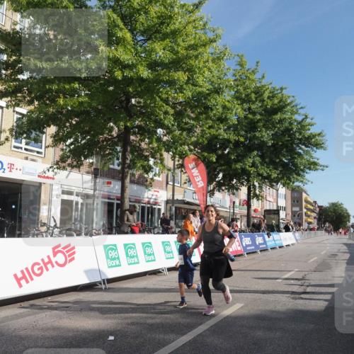 15.09.2024 - PSD Bank Halbmarathon Miley Keyser http://msf.ph/oto/7060814 15.09.2024 10:32:50 Ziel 1, 4, 33, 83, 176, 182, 232, 241, 275, 283, 302 meine-sportfotos.de