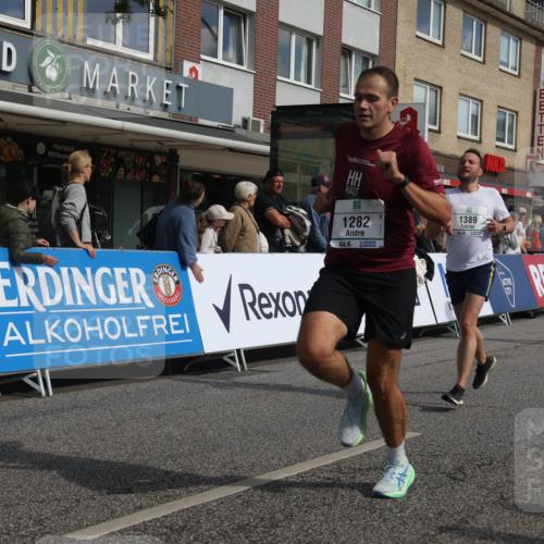 15.09.2024 - PSD Bank Halbmarathon Michael Strokosch http://msf.ph/oto/7060815 15.09.2024 11:44:17 Ziel 962, 1166, 1180, 1227, 1256, 1275, 1282, 1317, 1389, 1450, 1628, 1909, 2496, 2556, 2667 meine-sportfotos.de