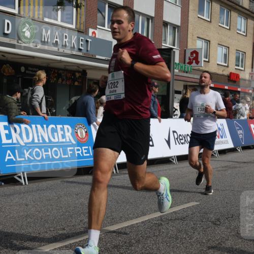 15.09.2024 - PSD Bank Halbmarathon Michael Strokosch http://msf.ph/oto/7060817 15.09.2024 11:44:17 Ziel 962, 1166, 1180, 1227, 1256, 1275, 1282, 1317, 1389, 1450, 1628, 1909, 2496, 2556, 2667 meine-sportfotos.de